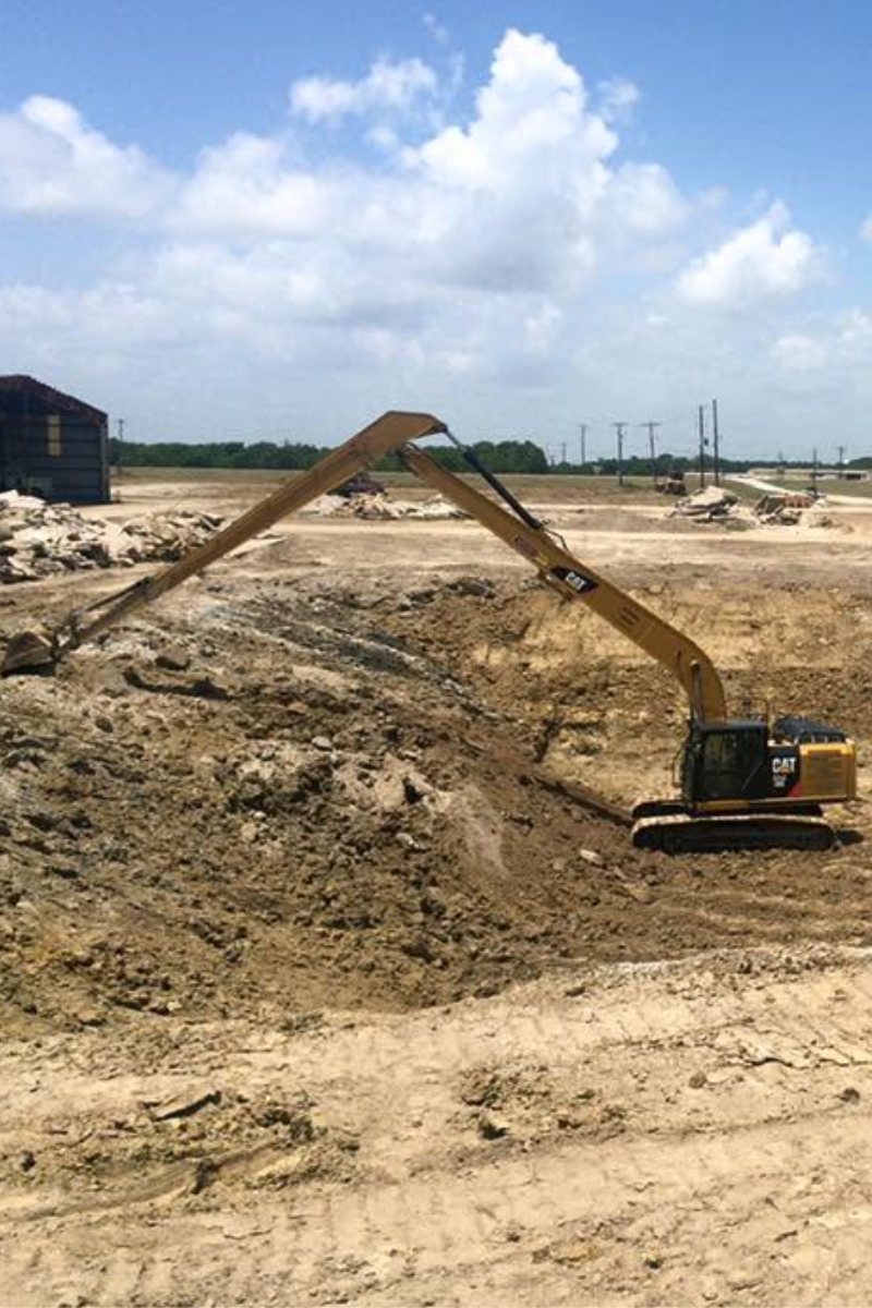Claybar Construction Cat in Pit
